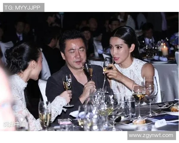 足球明星意外曝光裹浴巾私密视频引发热议网友纷纷围观评论不断 足球明星意外曝光裹浴巾私密视频引发热议网友纷纷围观评论不断